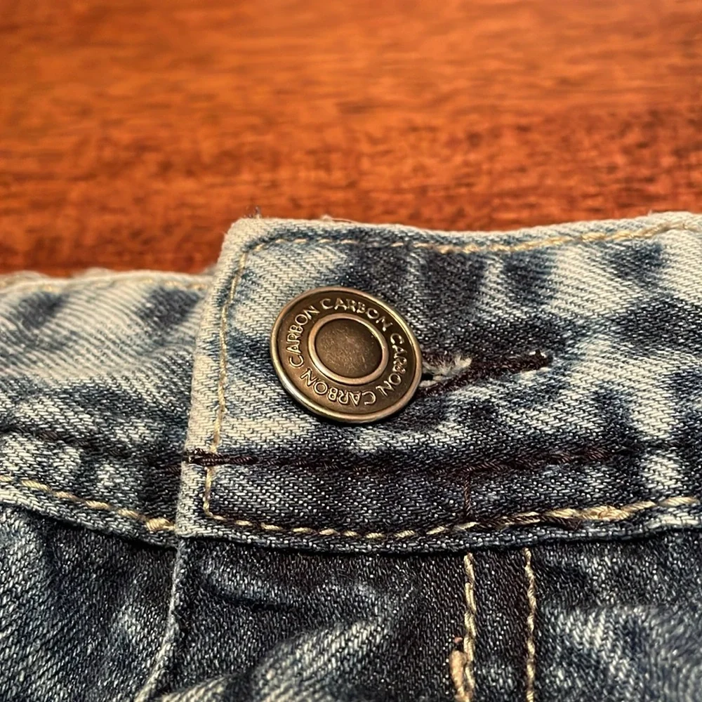Carbon Relaxed acid washed distressed denim shorts